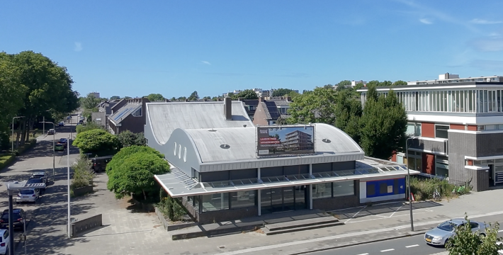 Afbeelding oude bankgebouw locatie Troon Maassluis droneshot